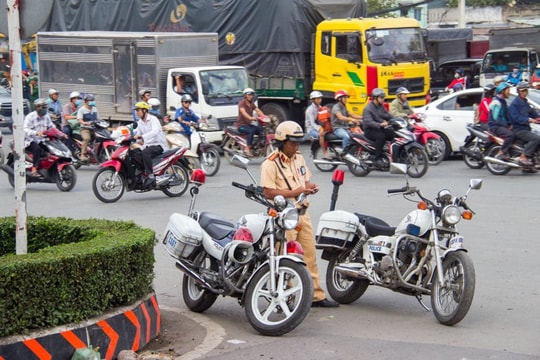 CSGT TP.HCM yêu cầu chủ quán báo tin nếu khách ăn nhậu lái xe về nhà