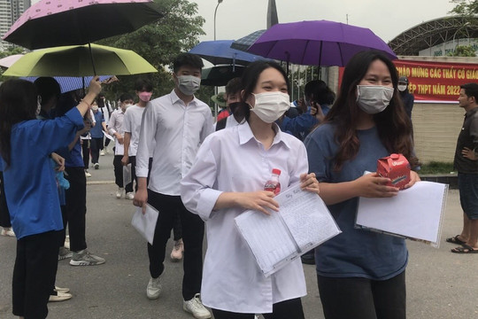 Đề thi Ngữ văn tốt nghiệp THPT Quốc gia 2022 vào tác phẩm "Chiếc thuyền ngoài xa"