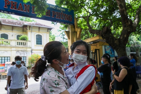 Thí sinh làm bài bốn môn trong ngày cuối thi tốt nghiệp THPT
