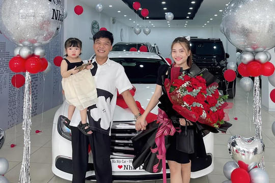 Trung Ruồi mua xế hộp tiền tỷ tặng vợ, dàn sao đến chúc mừng