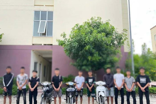 Triệu tập nhóm thanh thiếu niên ném đá xe khách 