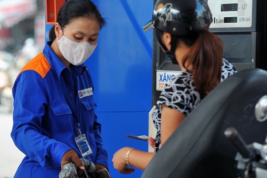 Giá xăng, dầu giảm hơn 3.000 đồng/lít