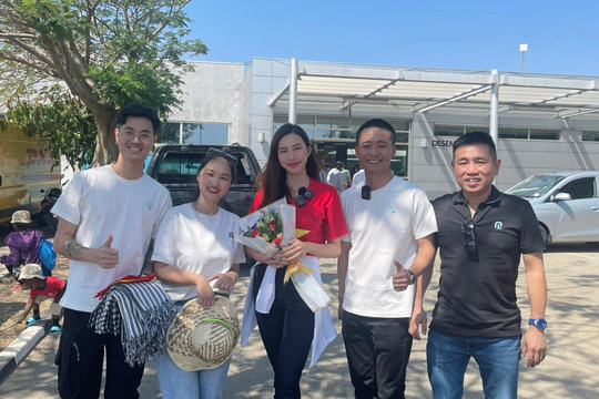 Hoa hậu Thùy Tiên hội ngộ Quang Linh Vlogs tại Châu Phi