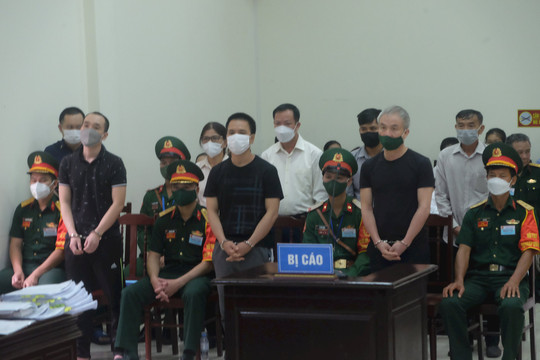 Cựu Tư lệnh Cảnh sát biển báo cho tàu buôn lậu tọa độ để không bị kiểm tra