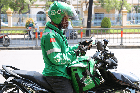 Bộ Công Thương yêu cầu Grab làm rõ việc thu phụ phí nắng nóng