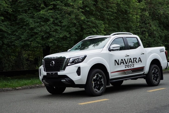 Nissan Navara 2022 đầu tiên về Việt Nam