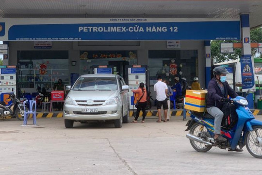 Long An: Chưa phát hiện dấu hiệu găm hàng, sau khi giá xăng, dầu giảm