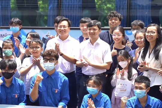 Lễ xuất quân “Steam Bus 2022 - Ai cũng có thể học lập trình”