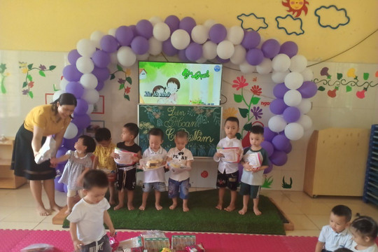 Giáo viên mầm non bị "bỏ rơi": Vẫn mòn mỏi chờ ký lại hợp đồng