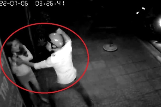 Cô gái 18 tuổi bị chích điện, hành hung rồi cướp điện thoại ngay trước cửa phòng trọ