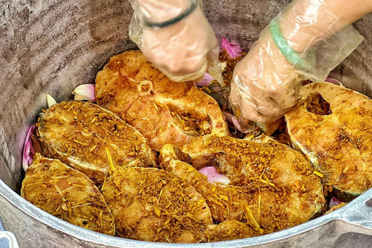 Cách làm cá kho sen không chỉ đỡ tanh, thơm mà còn vô cùng ngon