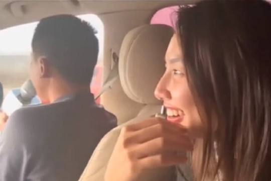 Hoa hậu Thuỳ Tiên cười không ngậm được miệng khi nghe Quang Linh Vlog trổ tài hát hò