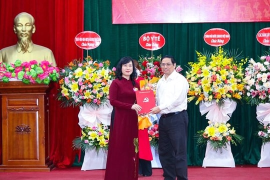 Trao Quyết định Bí thư Ban Cán sự Đảng, Quyền Bộ trưởng Bộ Y tế cho bà Đào Hồng Lan
