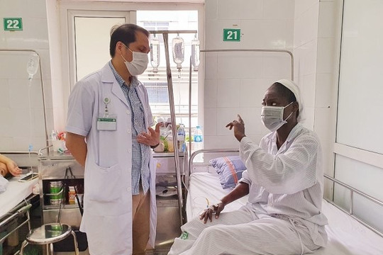 Cứu sống nữ giáo viên người Nigeria bị sốt rét ác tính