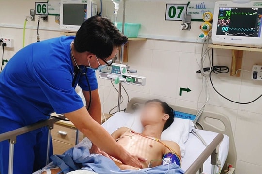Nuốt mảnh thủy tinh, diễn viên xiếc bị rách dạ dày chảy máu ồ ạt