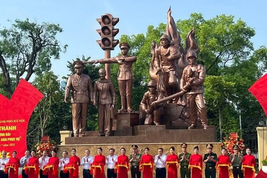 Khánh thành tượng đài "Công an nhân dân vì dân phục vụ" tại Hà Nội