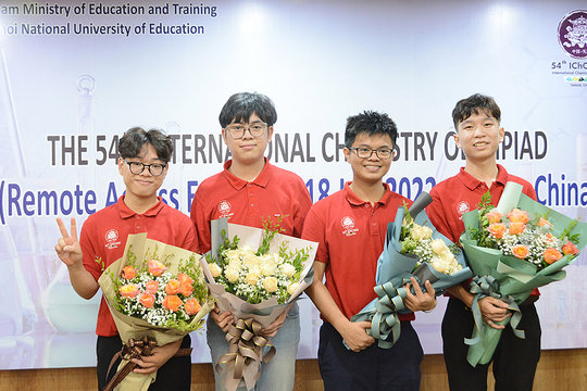 Cả đội tuyển Việt Nam giành huy chương vàng Olympic Hóa học quốc tế 2022