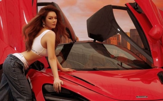 Lý Nhã Kỳ 'đốt mắt' với bộ ảnh sexy trên siêu xe mừng tuổi mới