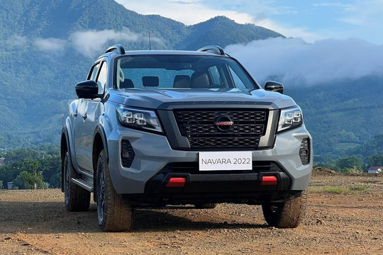 Nissan Navara 2023 giá từ 945 triệu đồng tại Việt Nam