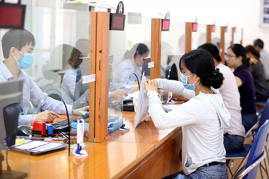 Khẩn trương hướng dẫn thủ tục giải quyết chế độ BHXH cho người lao động mắc Covid-19