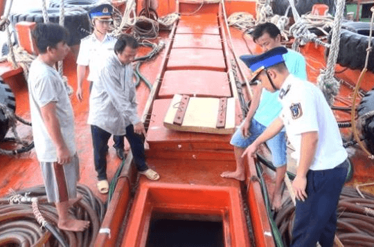 Liên tiếp bắt giữ tàu cá chở dầu DO không rõ nguồn gốc trên biển