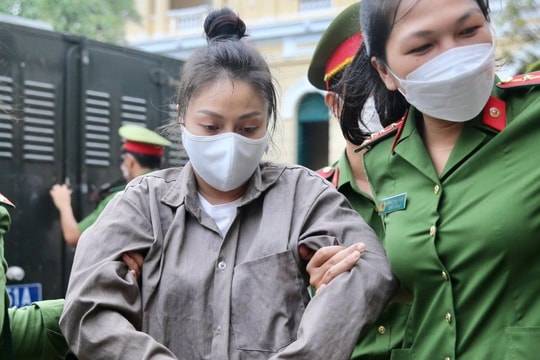 Cặp tình nhân hành hạ bé 8 tuổi đến chết hầu tòa