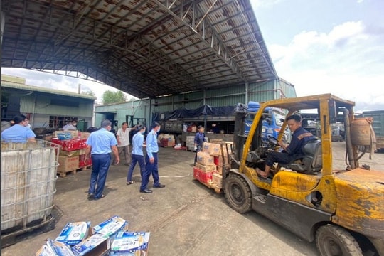 Long An: Cục QLTT tiêu hủy hàng ngàn sản phẩm sữa, thực phẩm chức năng lậu
