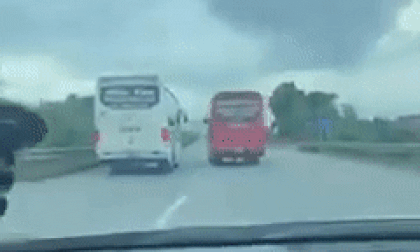 Coi thường tính mạng hành khách trên xe, hai ô tô khách liên tiếp tạt đầu, chèn ép nhau trên đường cao tốc
