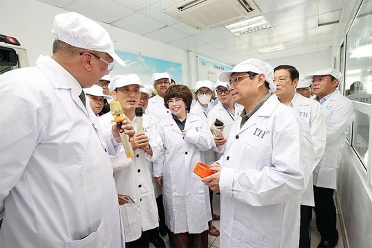 Thủ tướng Phạm Minh Chính thăm và làm việc tại Tập đoàn TH