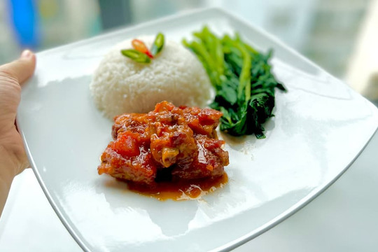 Nhà có con nhỏ, thử làm ngay món sườn xào chua ngọt với thịt cực mềm nhờ nồi áp suất