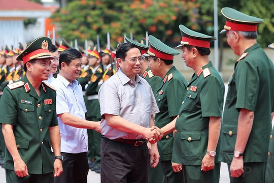 Thủ tướng: Trong hòa bình vẫn phải luôn tính tới tình huống chiến tranh