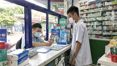 Long An: Phạt hàng loạt cơ sở kinh doanh thuốc “quên” công khai chứng chỉ hàng nghề