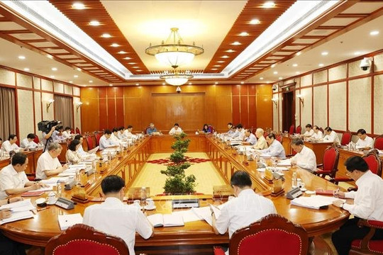 Đẩy mạnh tinh giản ít nhất 5% biên chế cán bộ, công chức toàn hệ thống chính trị giai đoạn 2021-2026