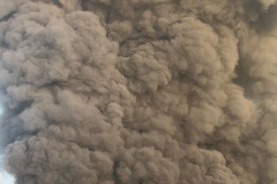 Bình Dương: Hỏa hoạn thiêu rụi gần 10.000 m2 nhà kho trong KCN