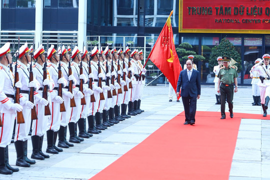 Tinh thần bất diệt, tấm gương sáng ngời của những người con đã cống hiến cuộc đời mình cho Tổ quốc sẽ sống mãi với non sông Việt Nam