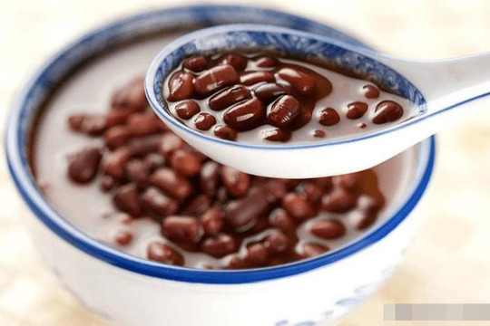 Ngày nóng, uống canh đậu xanh hay canh đậu đỏ? Có sự khác biệt rất lớn, uống sau khi hiểu rõ mới tốt cho sức khỏe