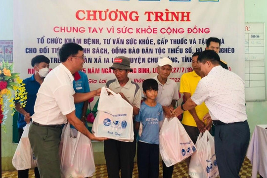 Gia Lai: Khám bệnh, tư vấn sức khỏe, cấp thuốc miễn phí và tặng quà tại các xã huyện Chư Prông