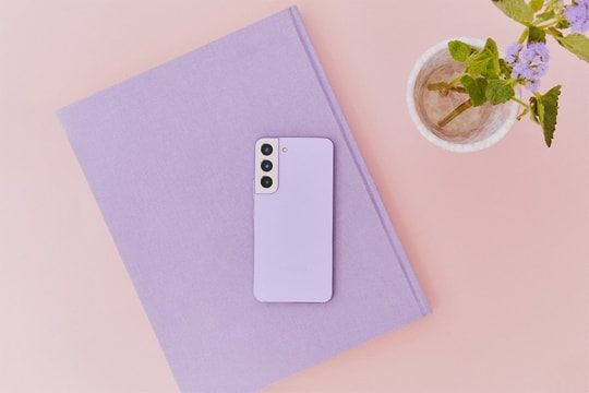 Samsung trình làng Galaxy S22 màu tím mới