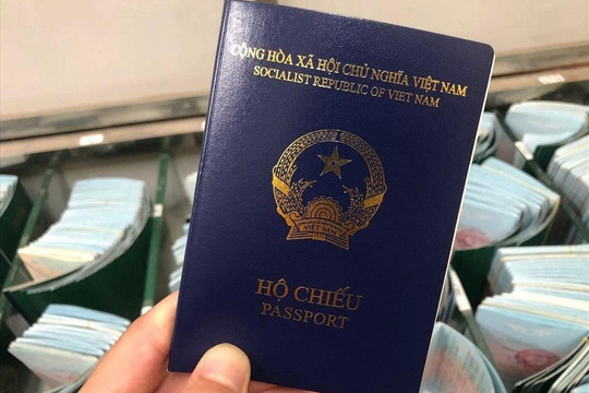 Đại sứ quán Việt Nam tại CH Czech ghi bị chú “nơi sinh” vào hộ chiếu mẫu mới