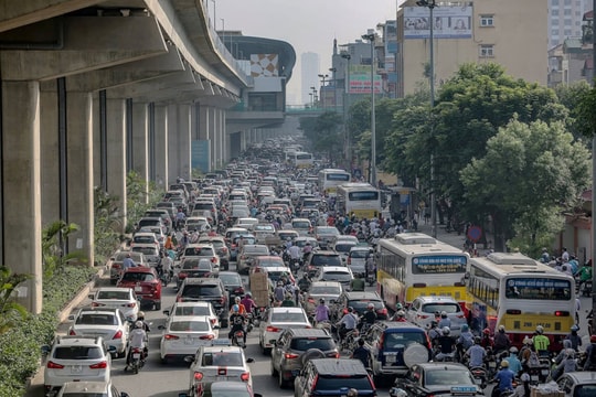 Hà Nội tách làn ô tô, xe máy trên đường Nguyễn Trãi từ 6/8