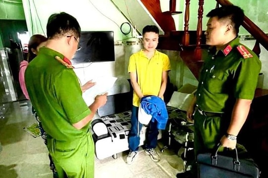 Cựu cán bộ Công an trại giam lừa đảo chiếm đoạt tài sản rồi bỏ trốn