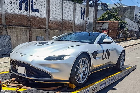 Aston Martin Vantage 007 Edition số sàn về Việt Nam