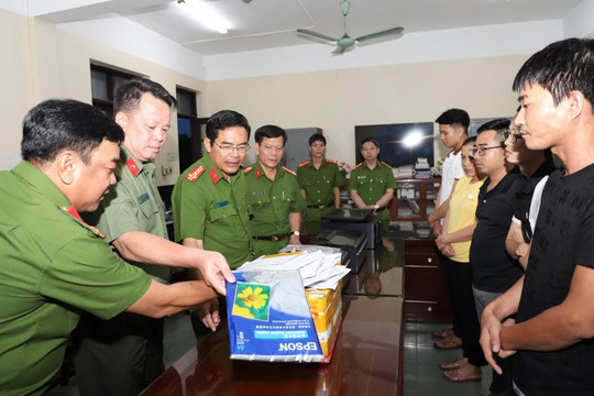 Làm giả giấy phép lái xe, thu lời bất chính hơn 5 tỷ đồng