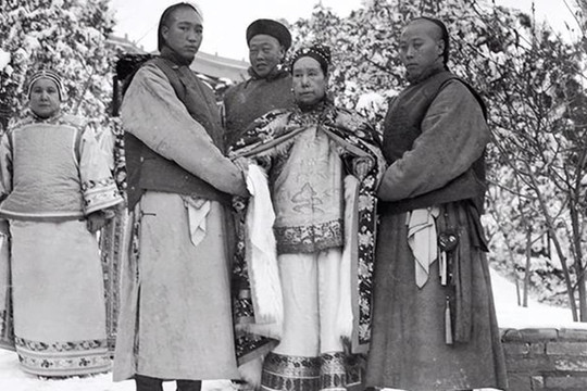 Đám tang mẹ Lý Liên Anh - thái giám được Từ Hi Thái hậu cưng chiều nhất: Dân làng ăn uống miễn phí 35 ngày, ai đến cũng không cần hỏi