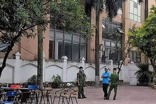 Nghi vấn nam sinh rơi từ tầng cao xuống đất tử vong
