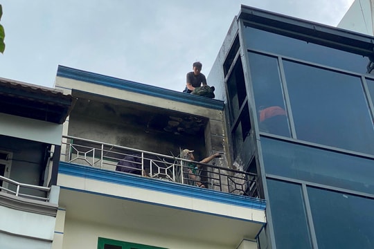 Cháy nhà tại trung tâm TPHCM