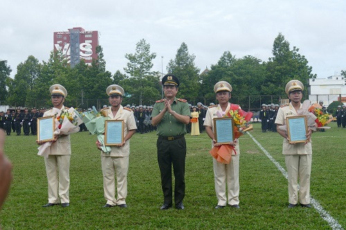 Công an TPHCM ra mắt Trung đoàn CSCĐ dự bị chiến đấu