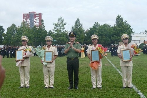Công an TPHCM ra mắt Trung đoàn CSCĐ dự bị chiến đấu 
