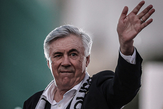 "Bố già" Carlo Ancelotti vượt qua Pep Guardiola để trở thành HLV vô địch Siêu cúp châu Âu nhiều nhất lịch sử