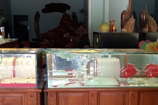 Nghi phạm cướp tiệm vàng đã ra đầu thú